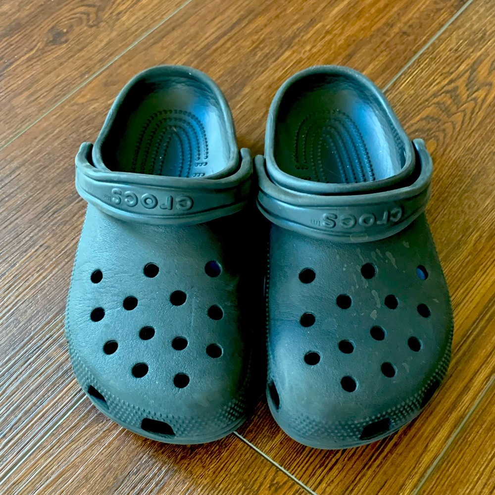 Black Crocs